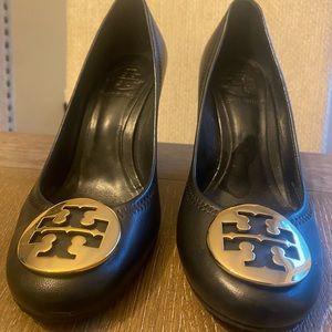 TORY BURCH wedge pump
